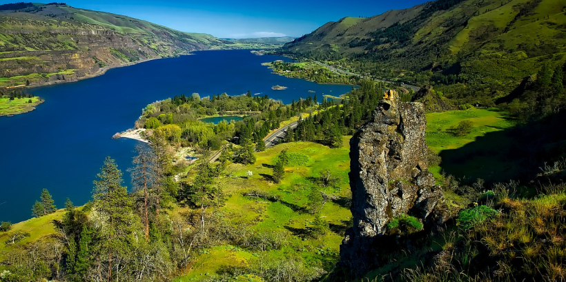 Columbia river gorge is natural beauty of oregon