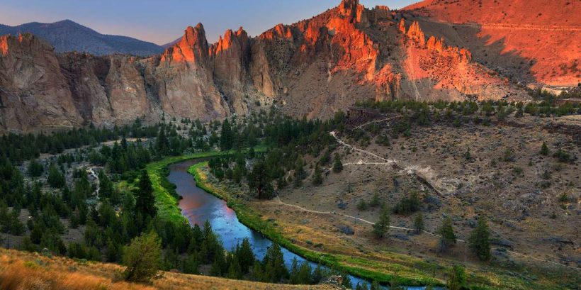 Smith rock state park is one of the natural beauty oregon