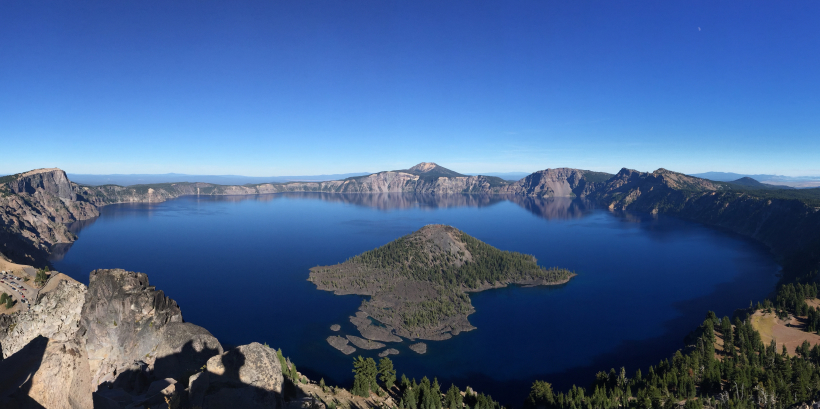 crater lake national park is natural wonders oregon