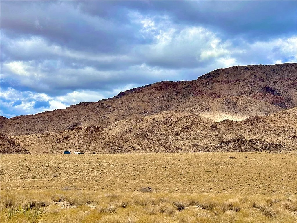 Secluded Desert Property 20 Acres, Mohave, Arizona 333-09-018 - Image 2