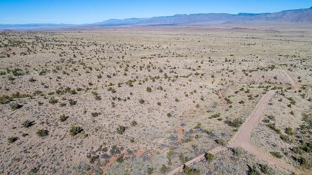 West Sloping, with legal access 40 Acres, Mohave, Arizona 313-11-043 - Image 4