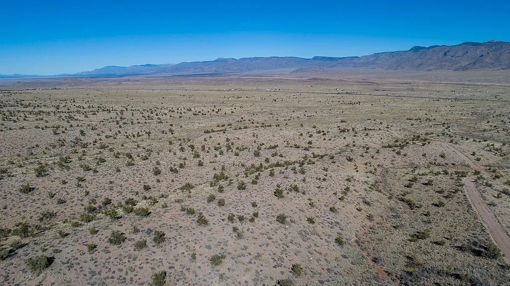 West Sloping, with legal access 40 Acres, Mohave, Arizona 313-11-043 - Image 5