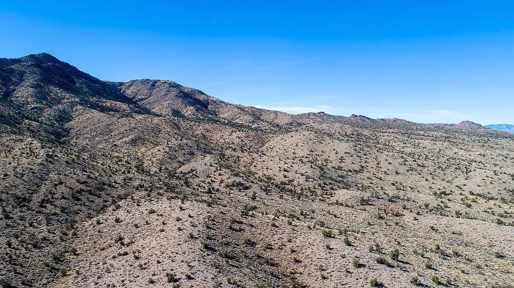 West Sloping, with legal access 40 Acres, Mohave, Arizona 313-11-043 - Image 6