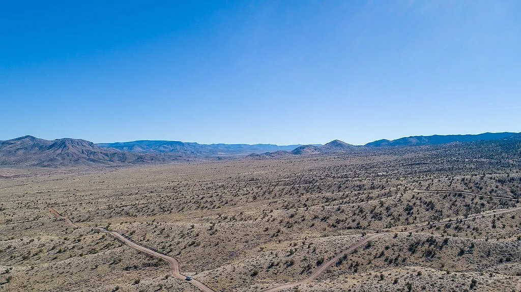 West Sloping, with legal access 40 Acres, Mohave, Arizona 313-11-043 - Image 8