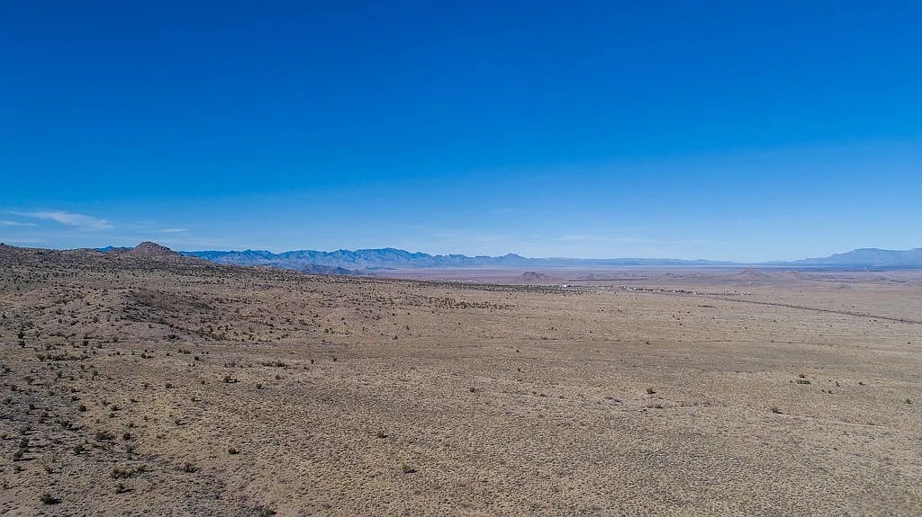 West Sloping, with legal access 40 Acres, Mohave, Arizona 313-11-043 - Image 9